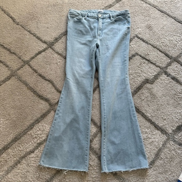 Good American Good Legs Flare Light Wash Jeans
Fray Hem H740 Wide Leg 15 / 34 - Picture 2 of 12